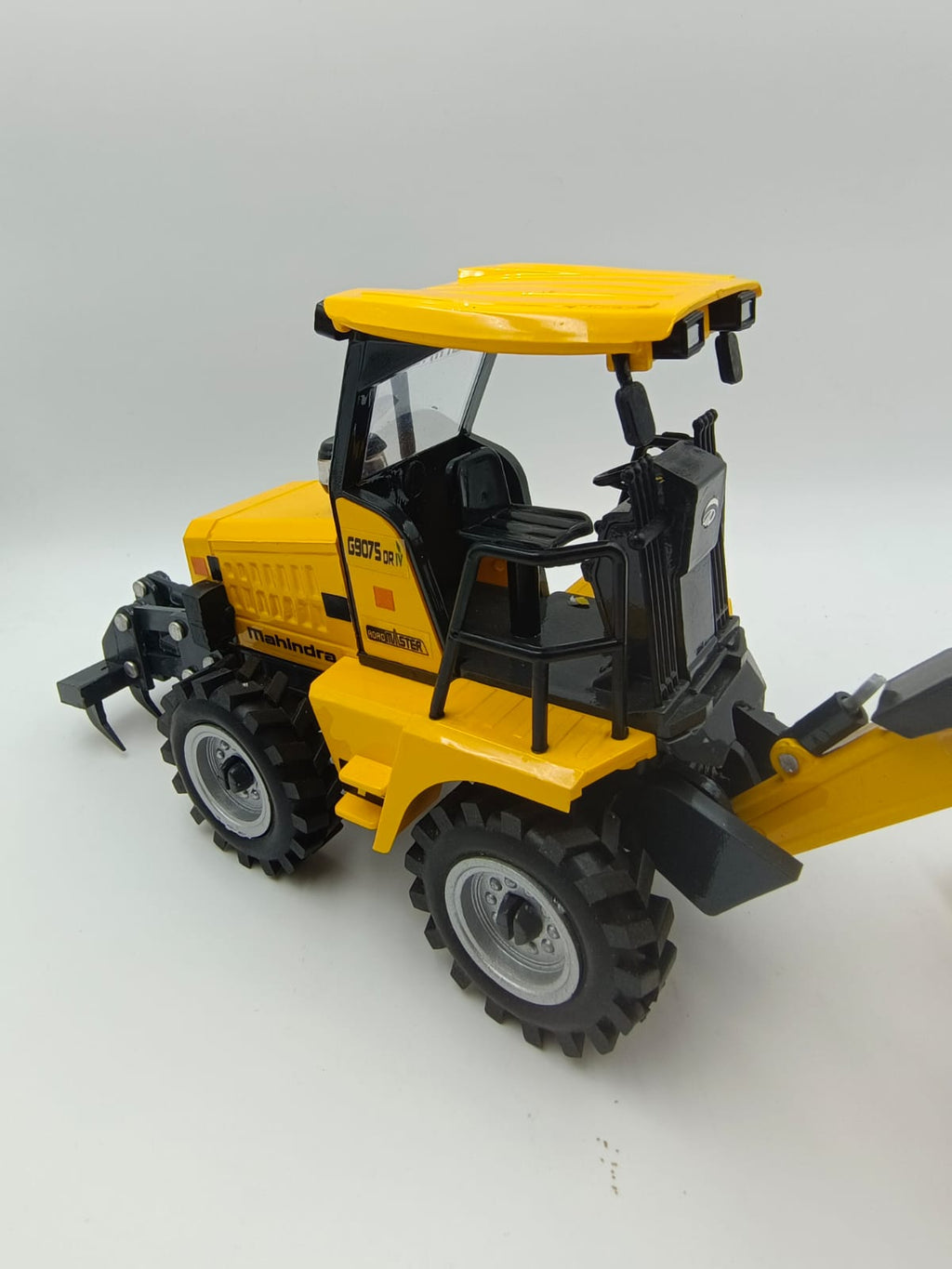 Mahindra Road-Master G90 Motor Grader Diecast Scale Model - 1:35 Scale