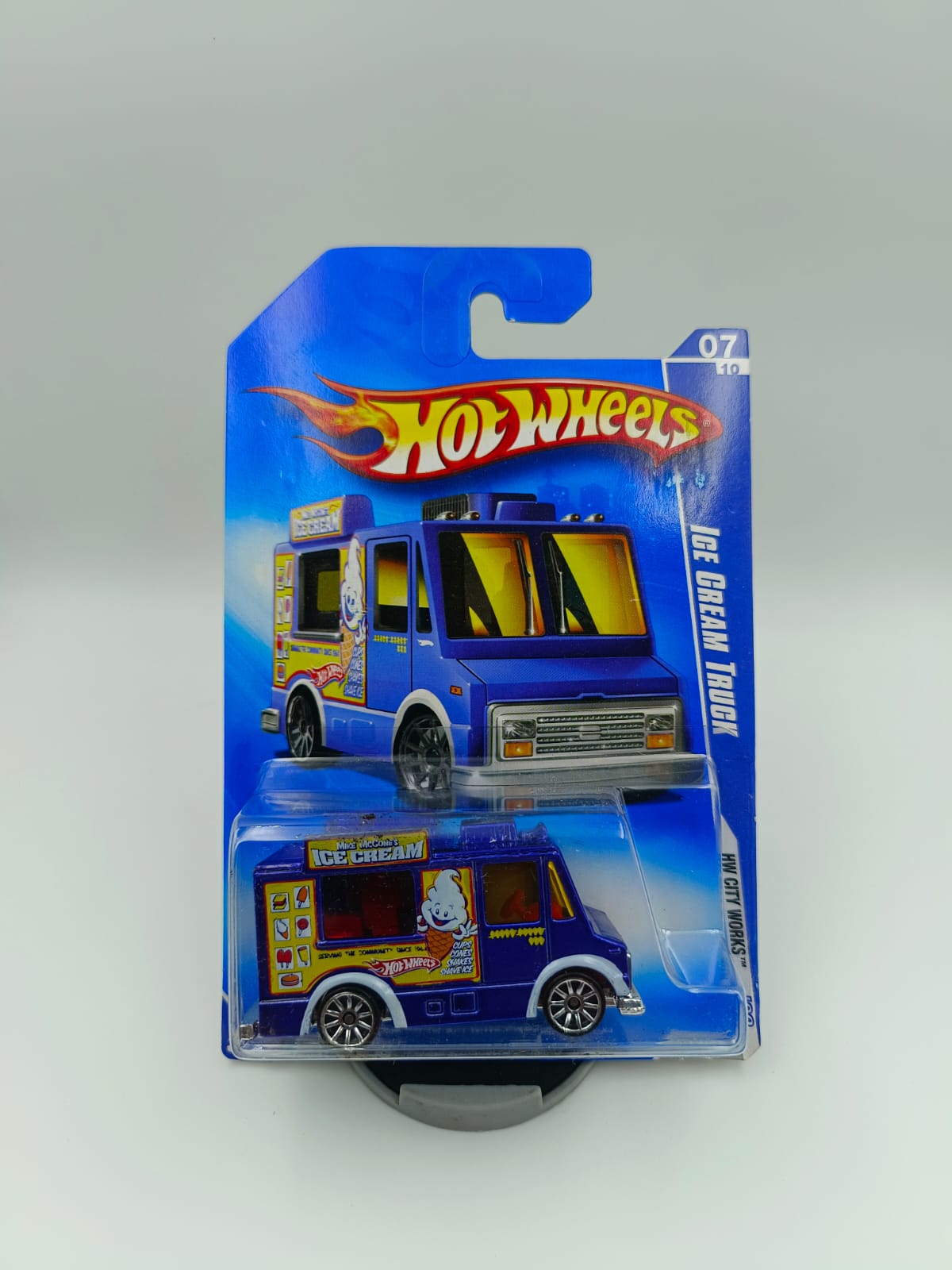 Hot Wheels 2009 HW City Works Blue Ice Cream Truck #113/190 (7/10)