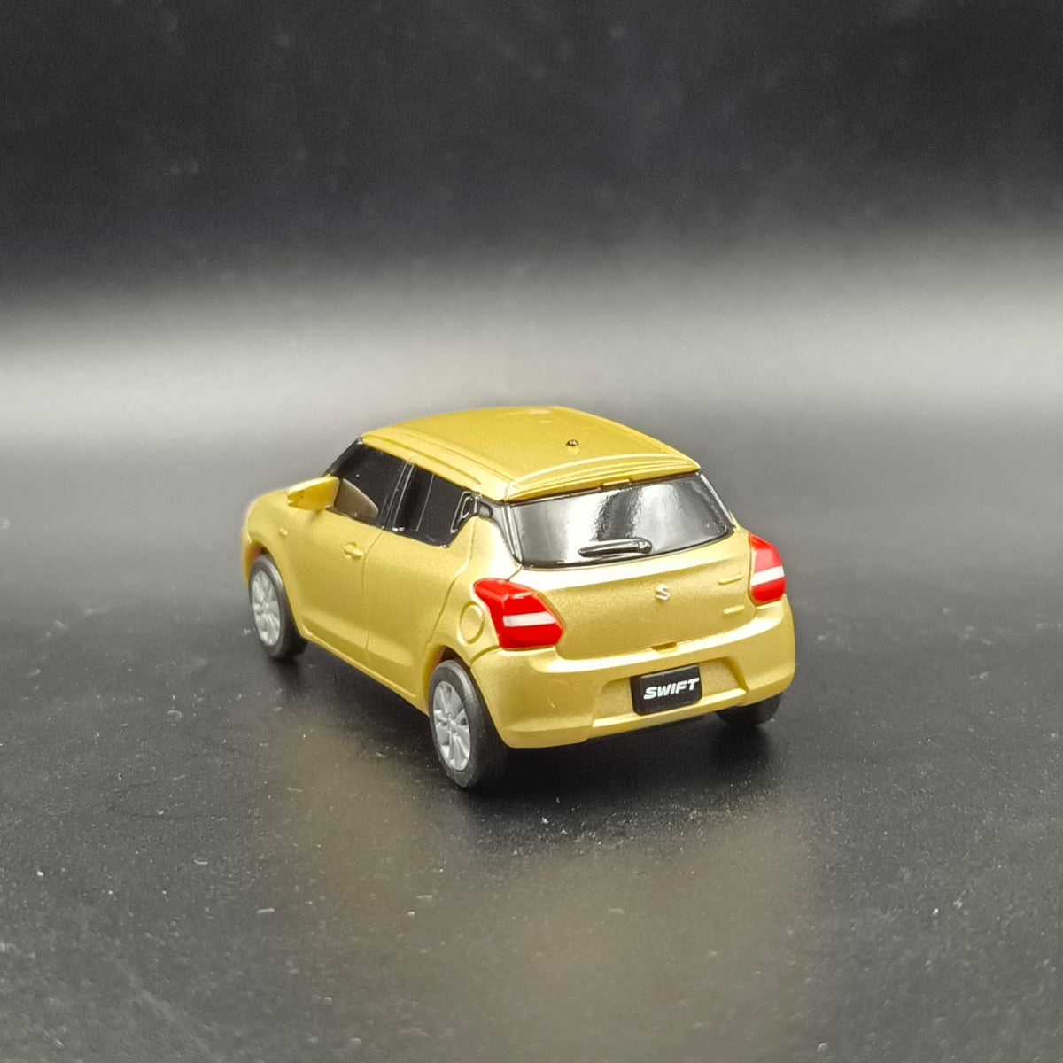 Maruti Suzuki Swift Die-Cast Miniature Model Car – Gold Edition (1:32 Scale)