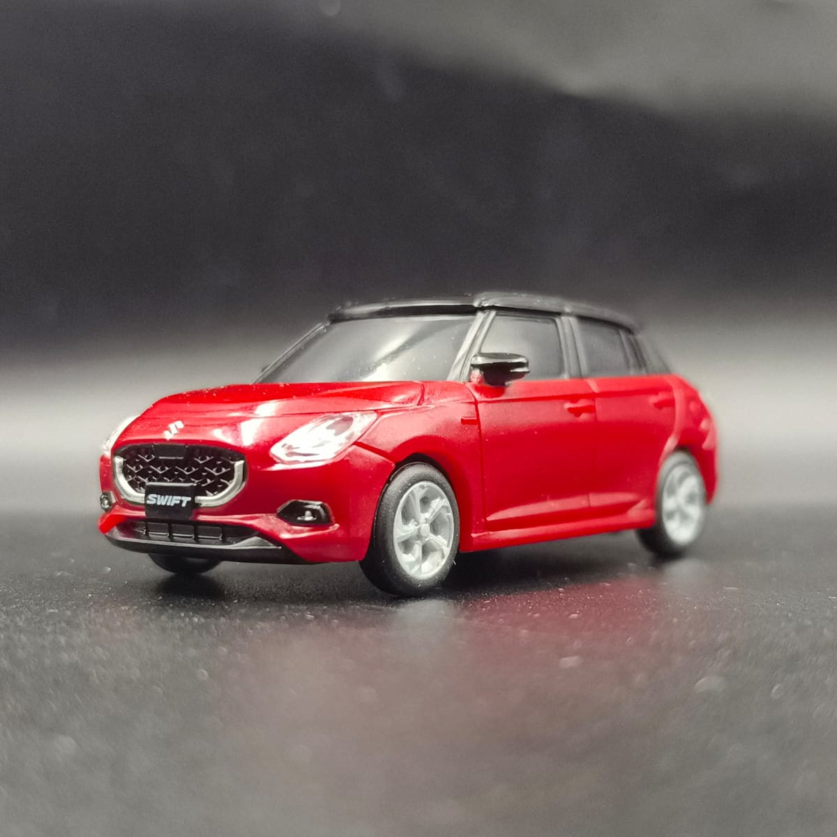 Suzuki Swift 1:64 Scale Diecast Model Car – Red with Black Roof (Collector's Edition)