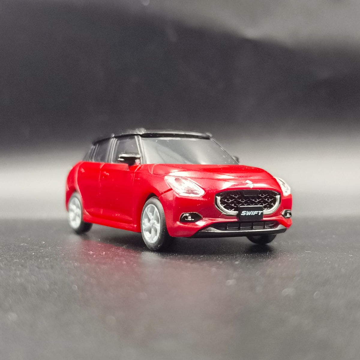 Suzuki Swift 1:64 Scale Diecast Model Car – Red with Black Roof (Collector's Edition)