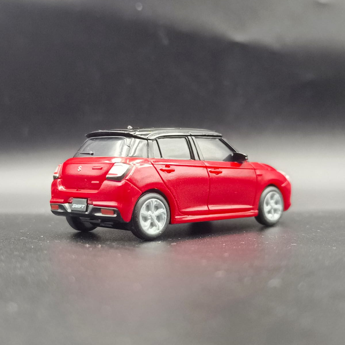 Suzuki Swift 1:64 Scale Diecast Model Car – Red with Black Roof (Collector's Edition)