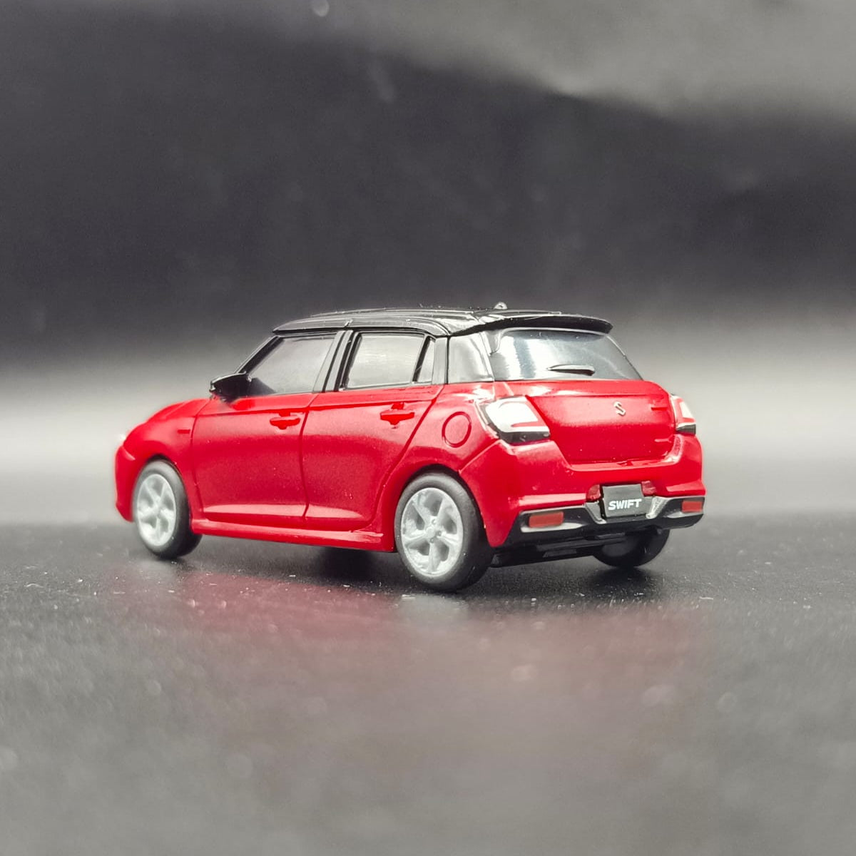Suzuki Swift 1:64 Scale Diecast Model Car – Red with Black Roof (Collector's Edition)