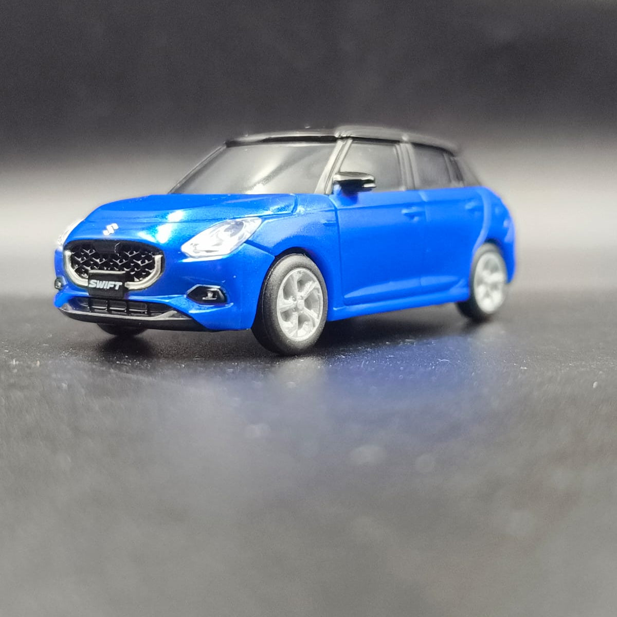 Suzuki Swift Diecast Model Car - Blue with Black Roof (1:64 Scale)
