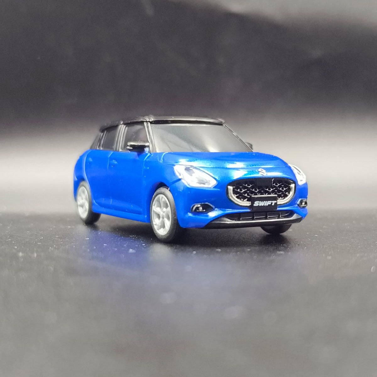 Suzuki Swift Diecast Model Car - Blue with Black Roof (1:64 Scale)