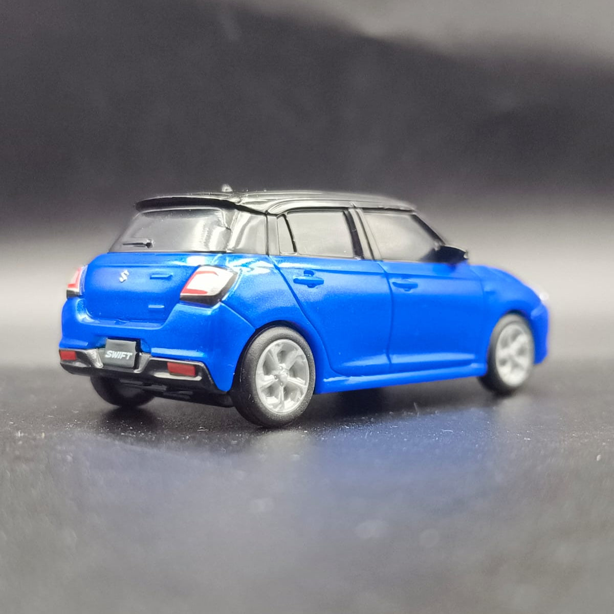 Suzuki Swift Diecast Model Car - Blue with Black Roof (1:64 Scale)