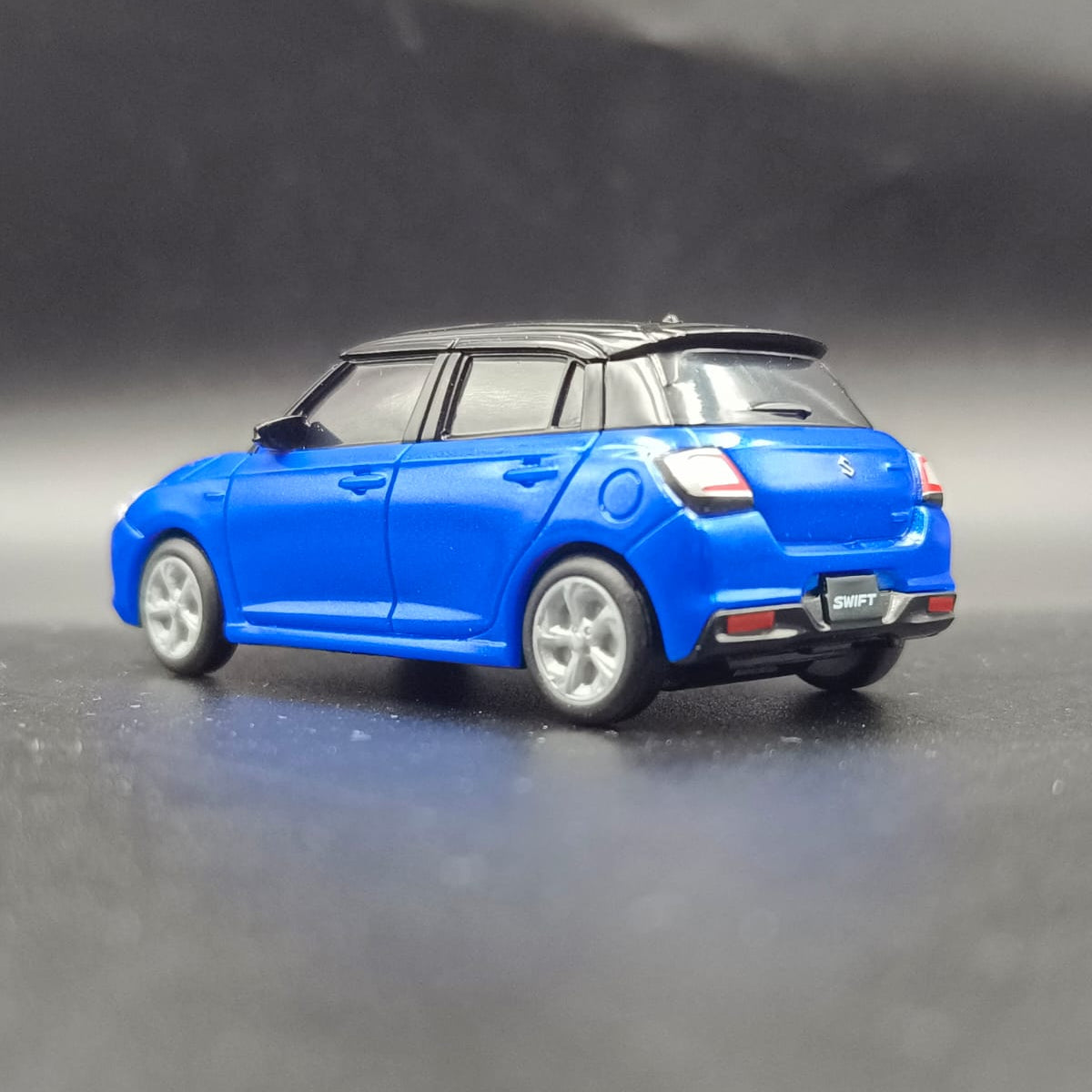 Suzuki Swift Diecast Model Car - Blue with Black Roof (1:64 Scale)
