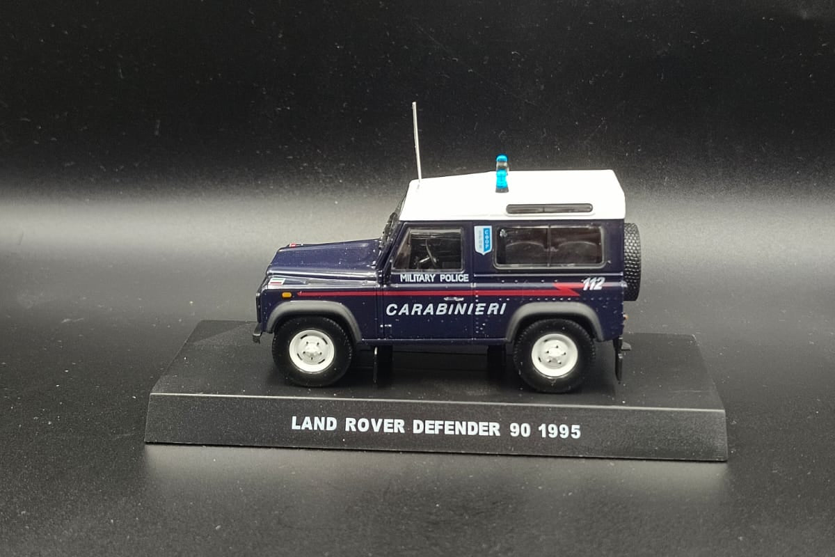 Land Rover Defender 90 1995 Carabinieri (Italian Military Police) - 1:43 Scale Diecast Model