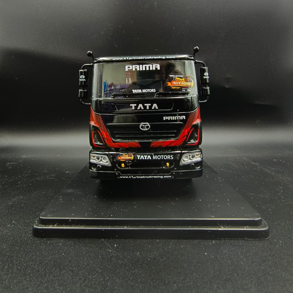 Tata Motors Prima 1:43 Scale Dealer Edition Diecast Model Truck