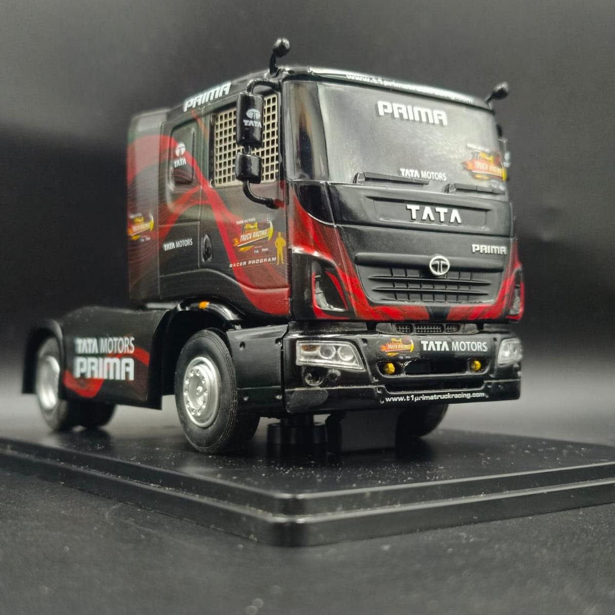 Tata Motors Prima 1:43 Scale Dealer Edition Diecast Model Truck