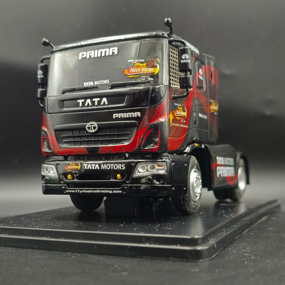 Tata Motors Prima 1:43 Scale Dealer Edition Diecast Model Truck