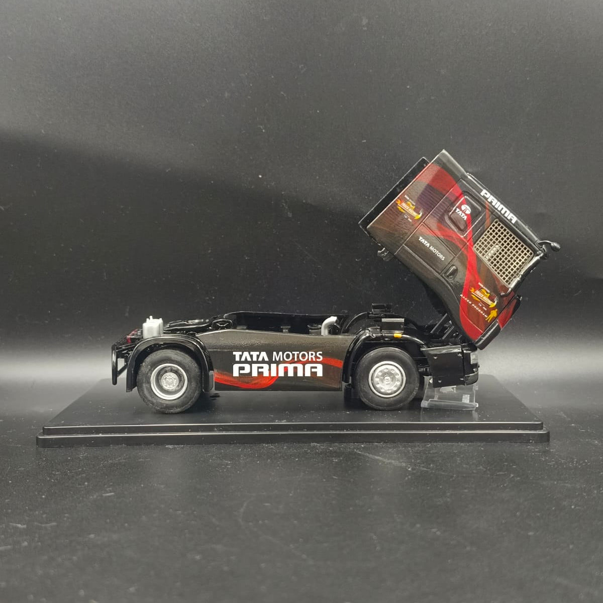 Tata Motors Prima 1:43 Scale Dealer Edition Diecast Model Truck