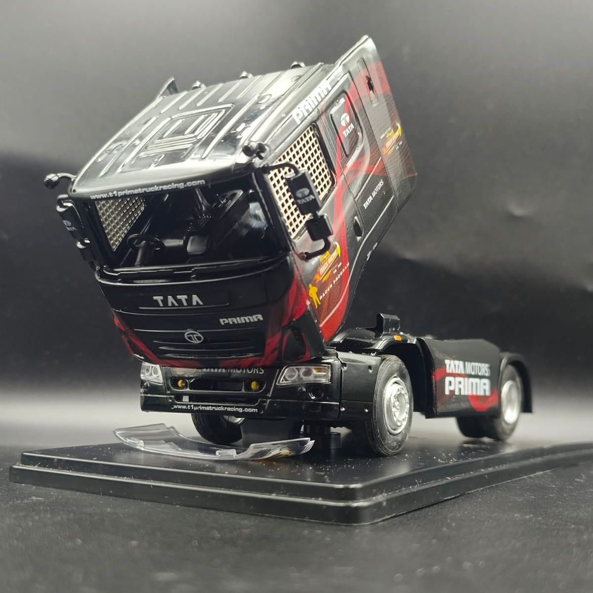Tata Motors Prima 1:43 Scale Dealer Edition Diecast Model Truck