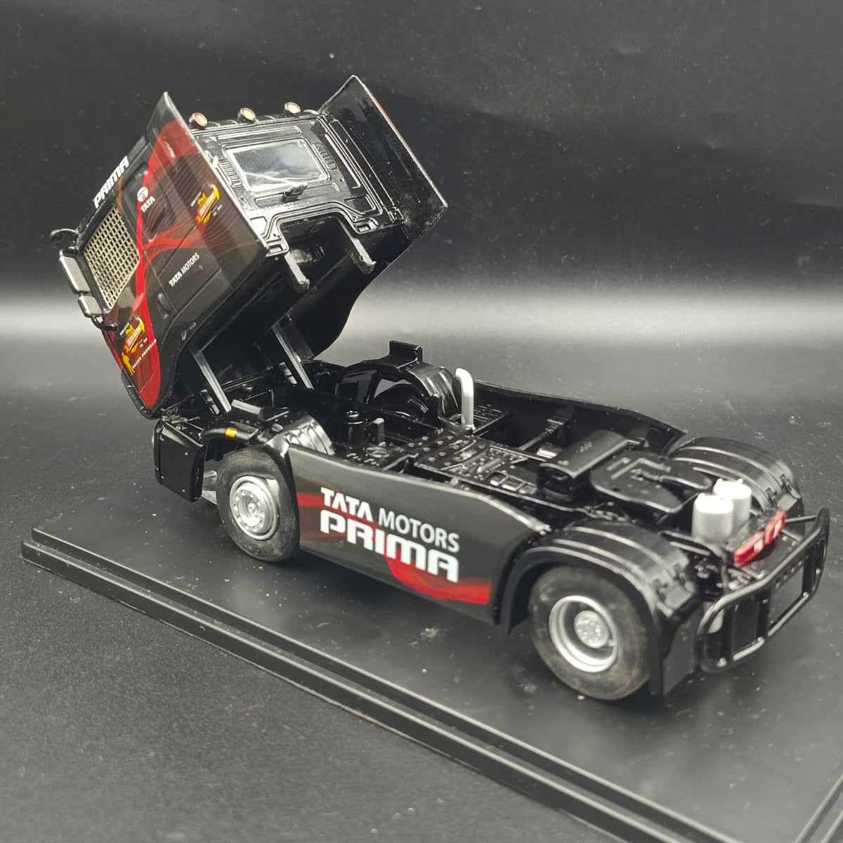 Tata Motors Prima 1:43 Scale Dealer Edition Diecast Model Truck