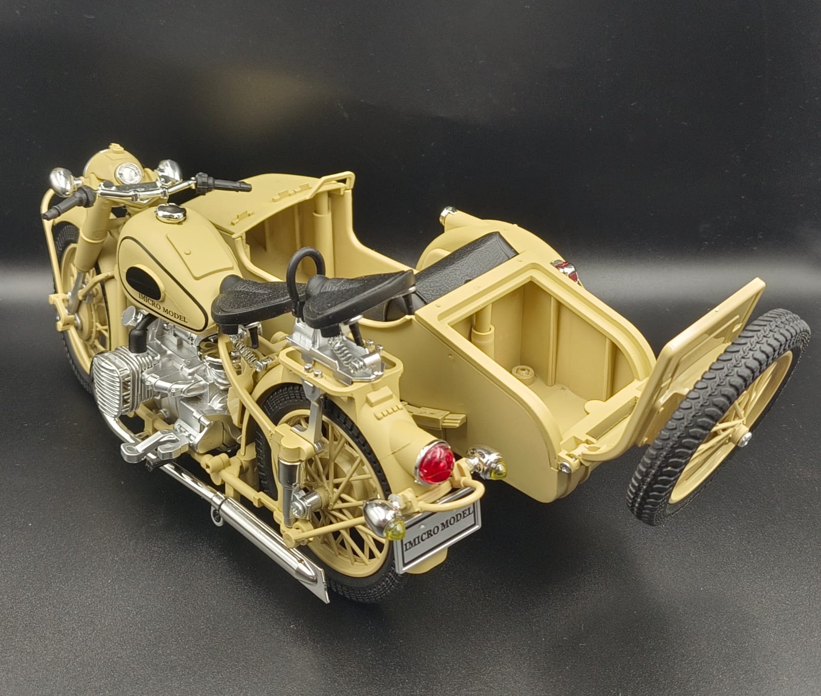 1/10 Scale Alloy Retro Military Motorcycle with Sidecar - Diecast World War II Replica