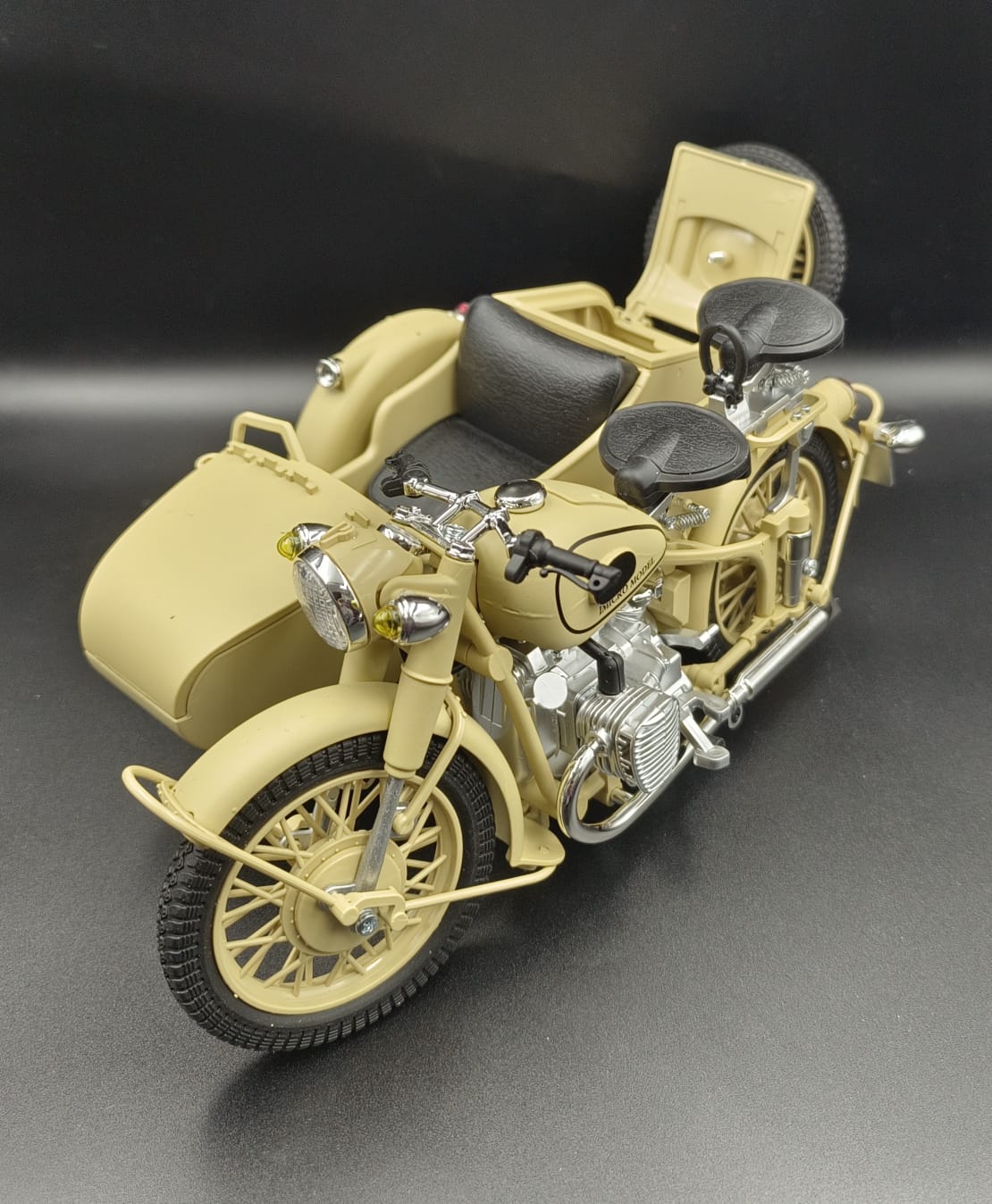 1/10 Scale Alloy Retro Military Motorcycle with Sidecar - Diecast World War II Replica