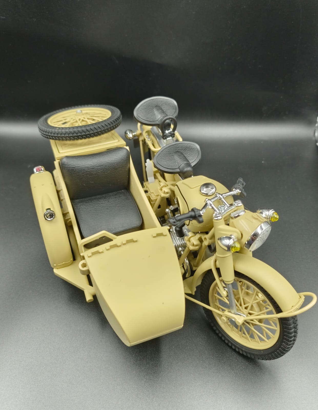 1/10 Scale Alloy Retro Military Motorcycle with Sidecar - Diecast World War II Replica