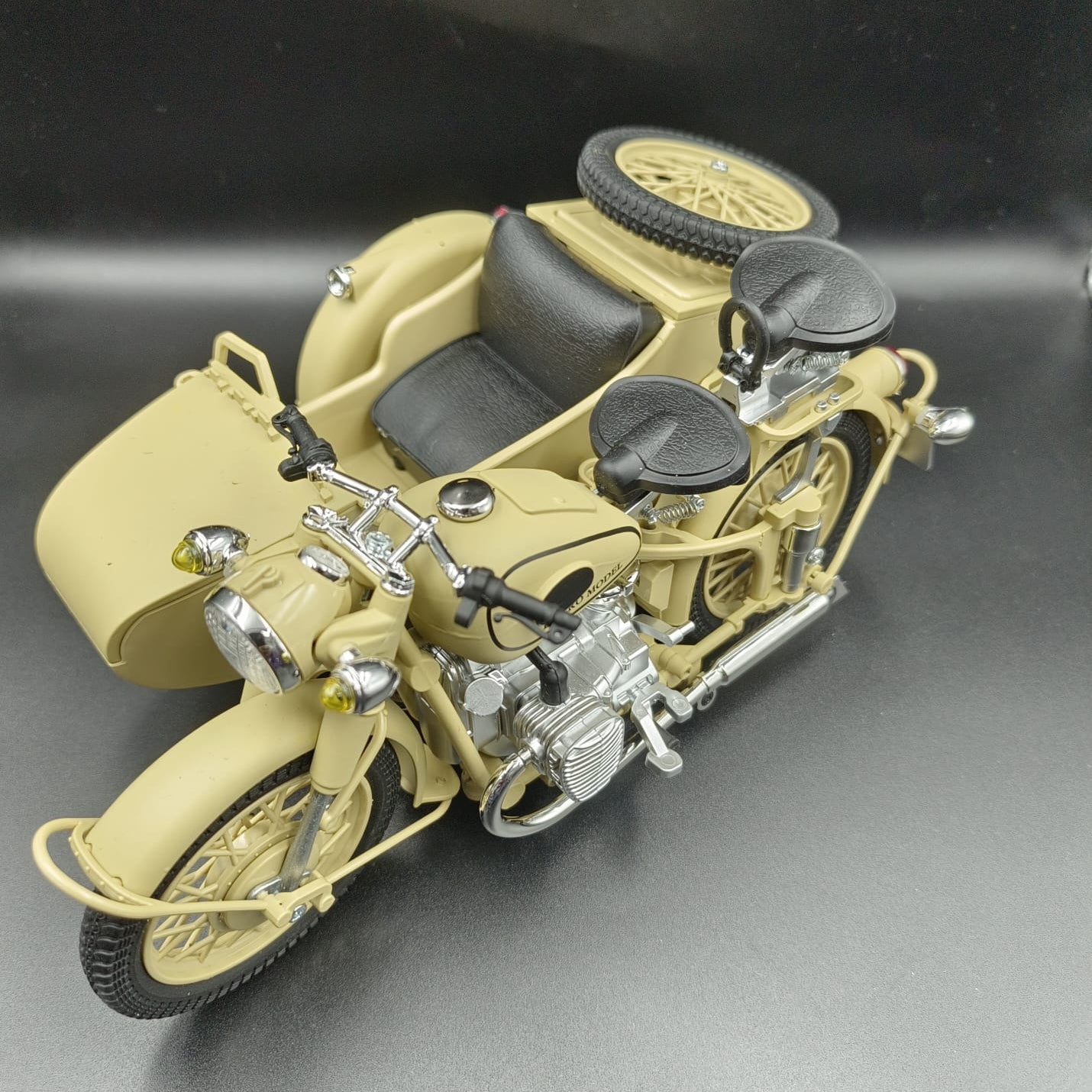 1:10 Scale CJ750 Military Green Sidecar Motorcycle Die-Cast Metal Model