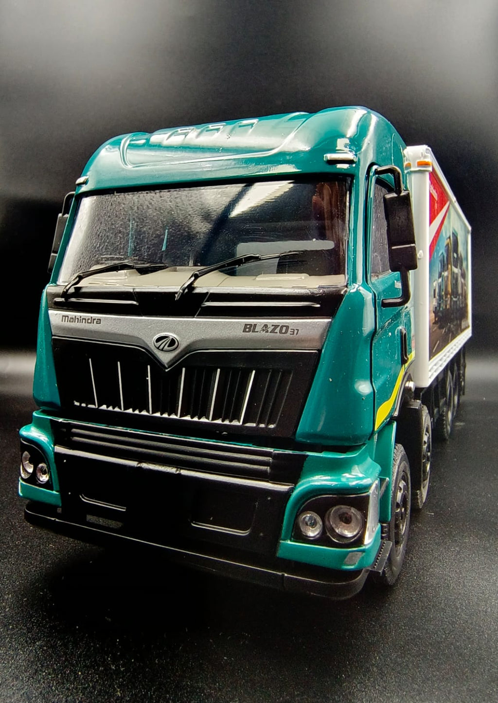 Mahindra Blazo 37 / X37 Diecast Scale Model Truck (14 Wheeler)
