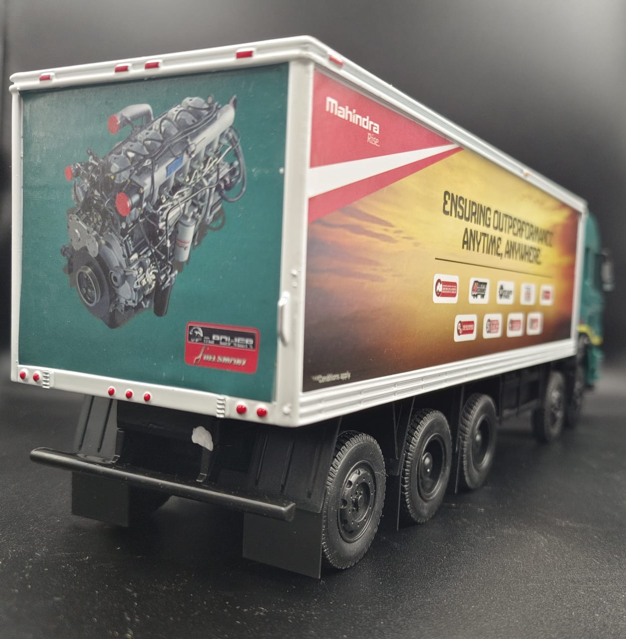 Mahindra Blazo 37 / X37 Diecast Scale Model Truck (14 Wheeler)