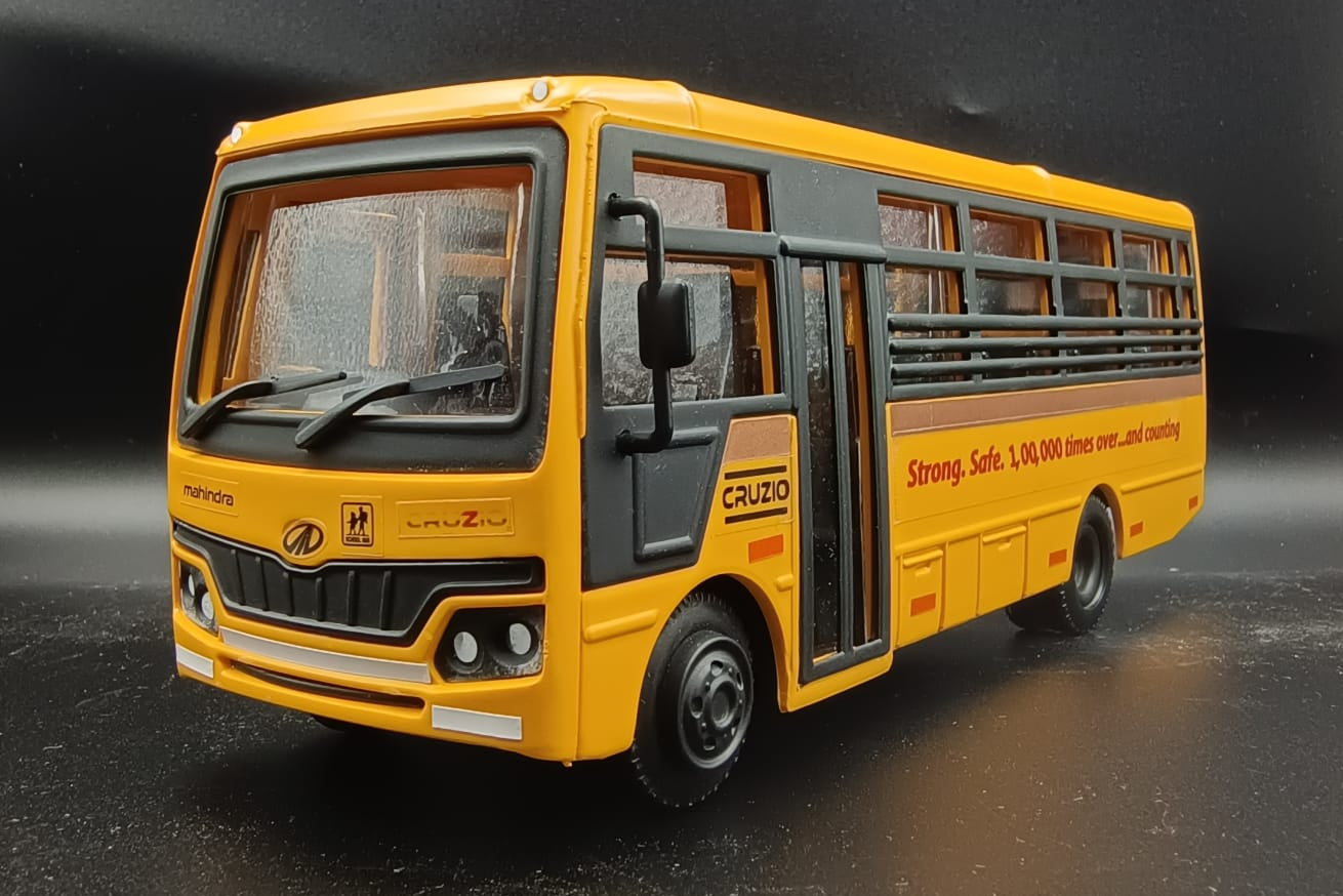 Mahindra Cruzio School Bus Scale Model (1:32 Scale)