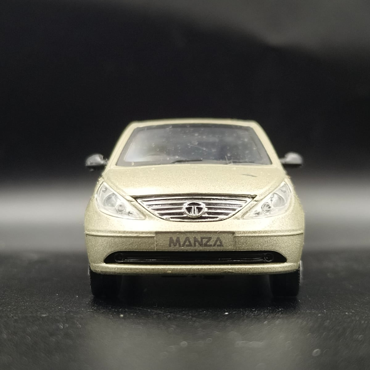 Tata Indigo Manza 1:43 Scale Die-cast Model Car (Champagne Gold)