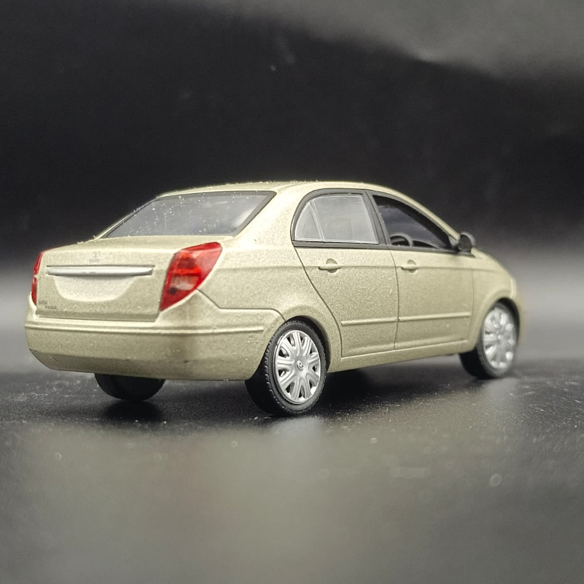 Tata Indigo Manza 1:43 Scale Die-cast Model Car (Champagne Gold)