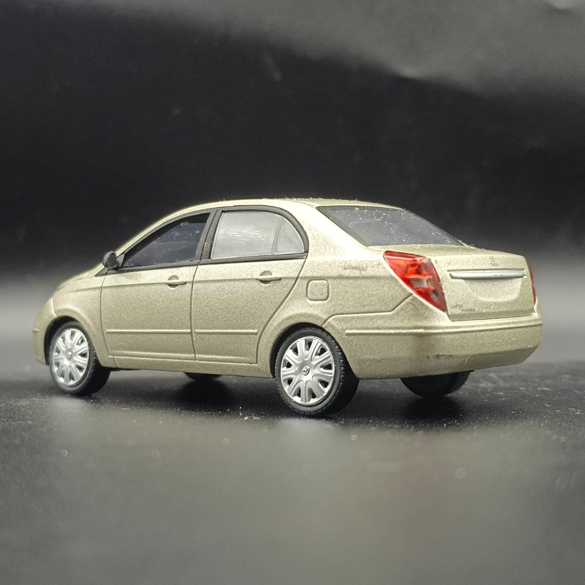 Tata Indigo Manza 1:43 Scale Die-cast Model Car (Champagne Gold)