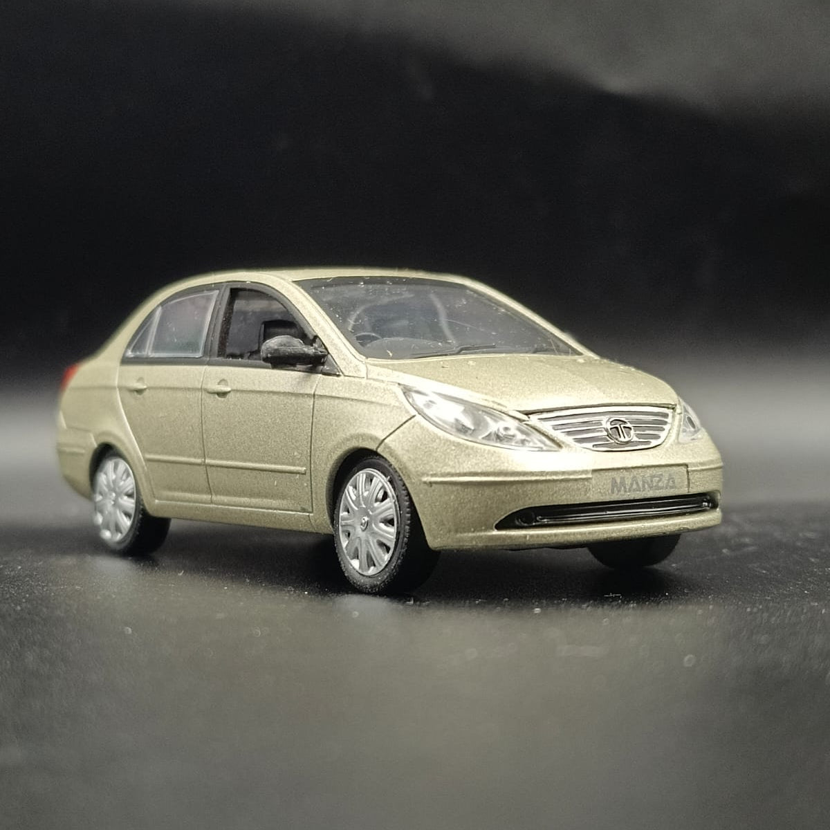 Tata Indigo Manza 1:43 Scale Die-cast Model Car (Champagne Gold)