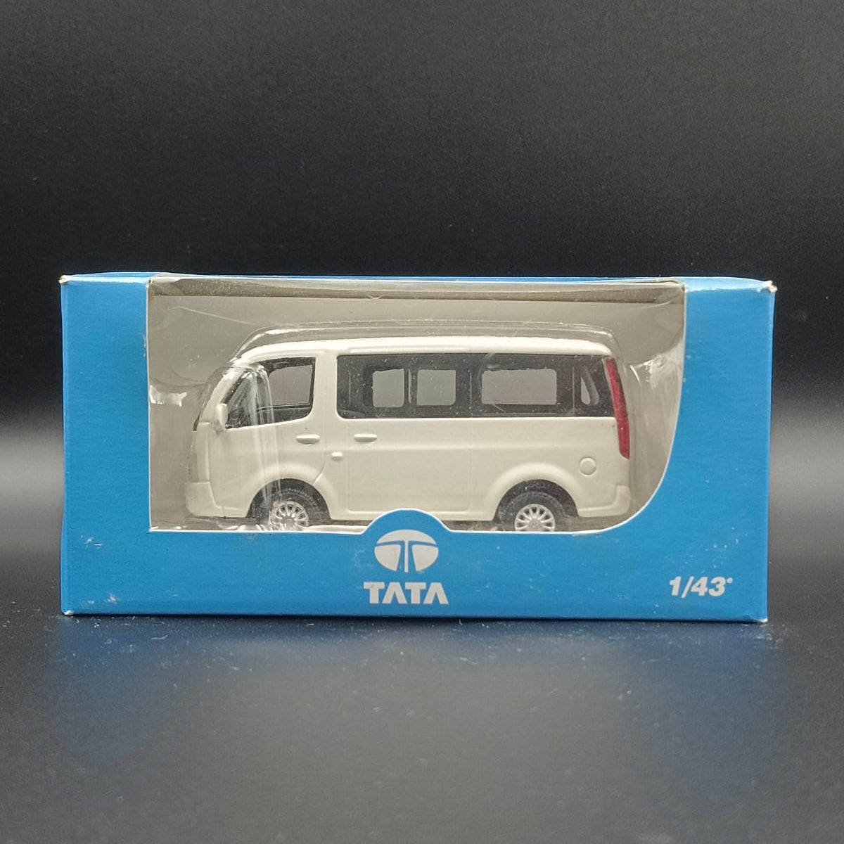 ata Venture 1:43 Scale Diecast Model Car - White (Norev)