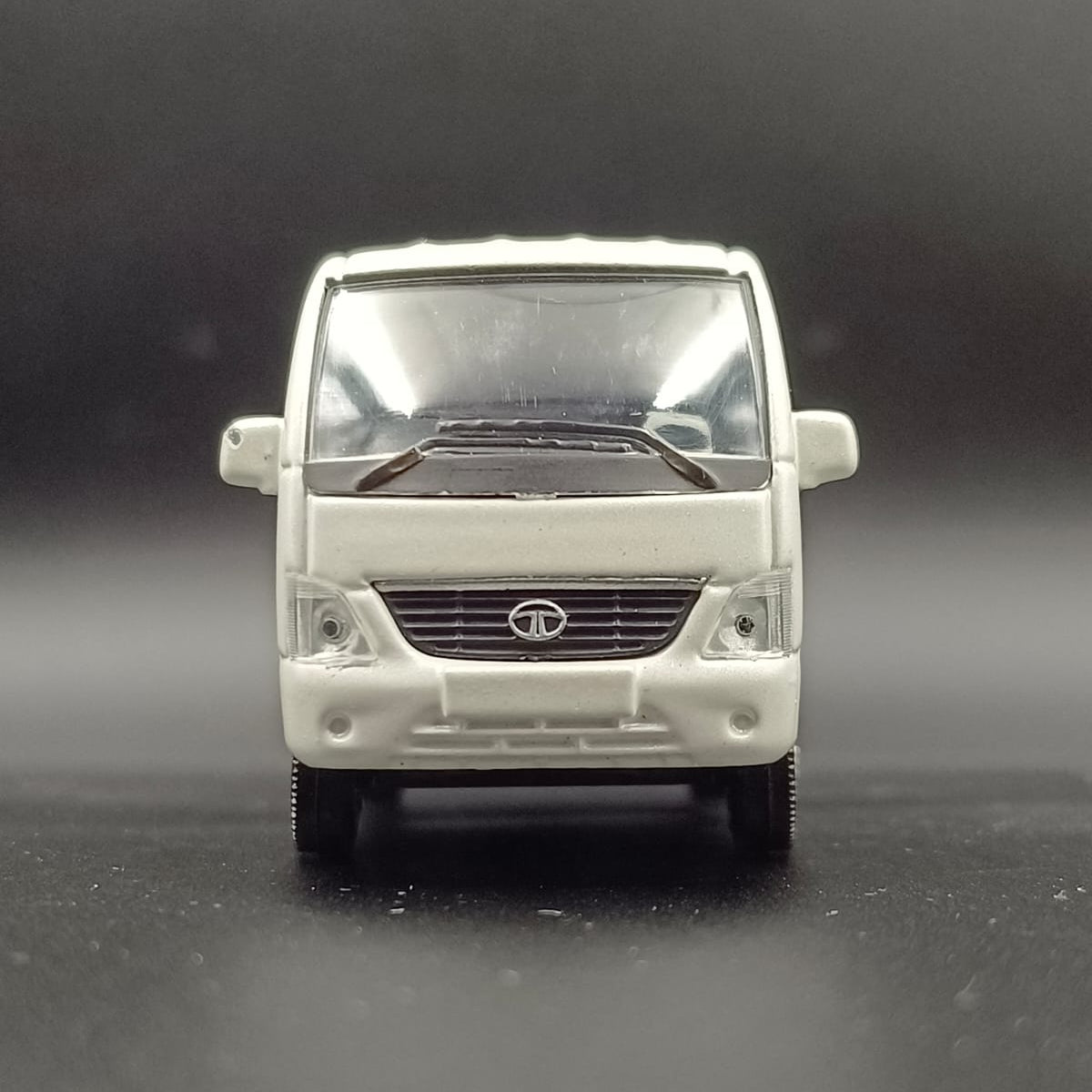 ata Venture 1:43 Scale Diecast Model Car - White (Norev)