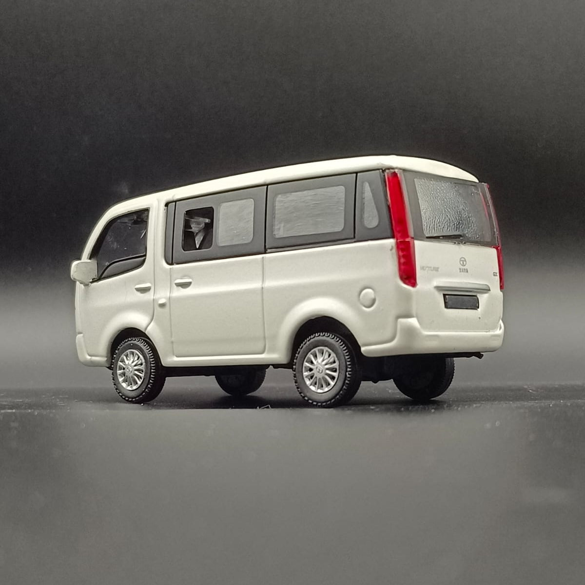 ata Venture 1:43 Scale Diecast Model Car - White (Norev)