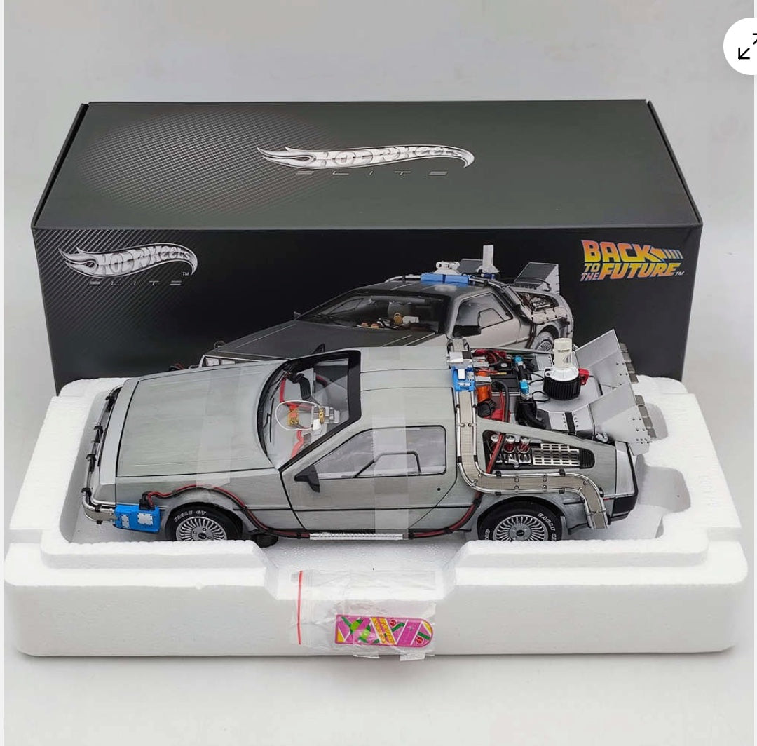 Hot Wheels Elite Cult Classics 1:18 Back to the Future Time Machine DeLorean (BCJ97)