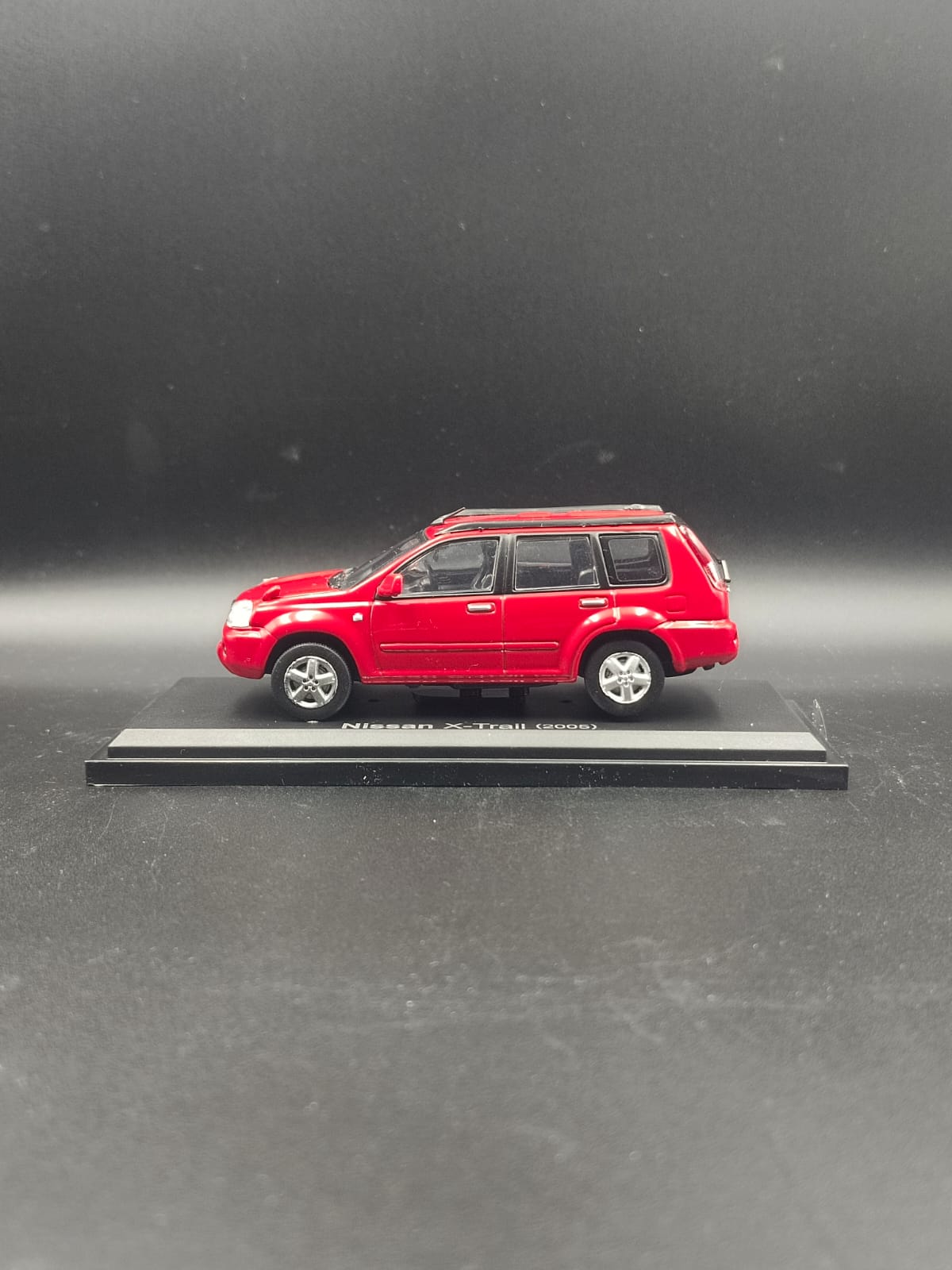 /43 Nissan X-Trail (T30) 2005 - Burning Red Diecast Collectible Model