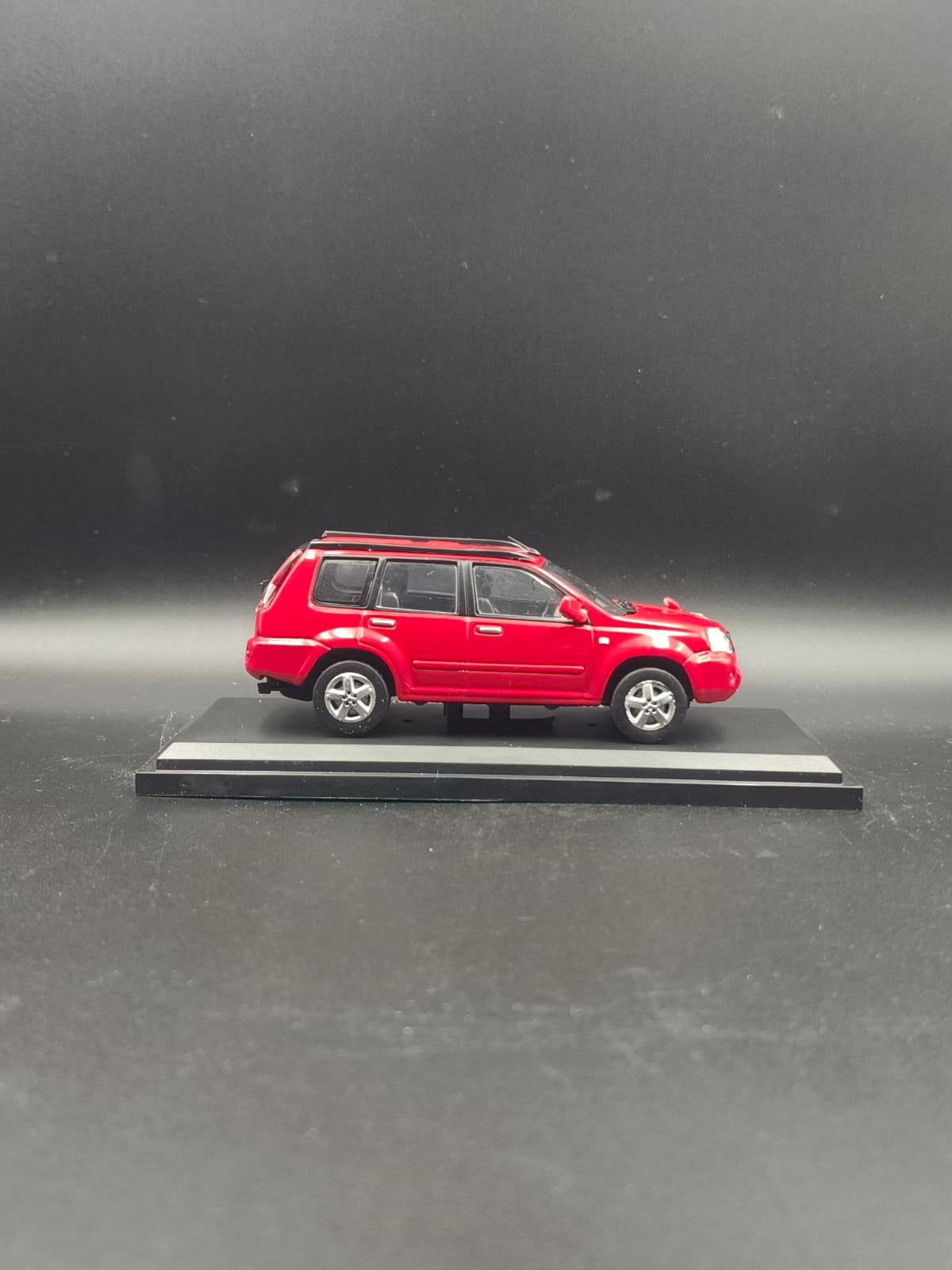 /43 Nissan X-Trail (T30) 2005 - Burning Red Diecast Collectible Model
