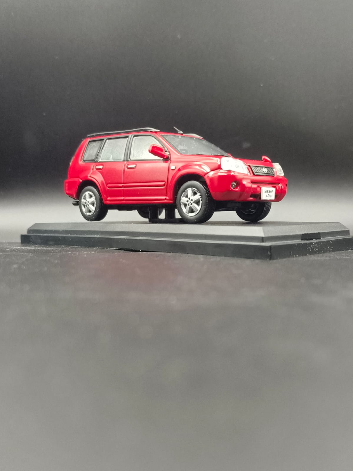 /43 Nissan X-Trail (T30) 2005 - Burning Red Diecast Collectible Model