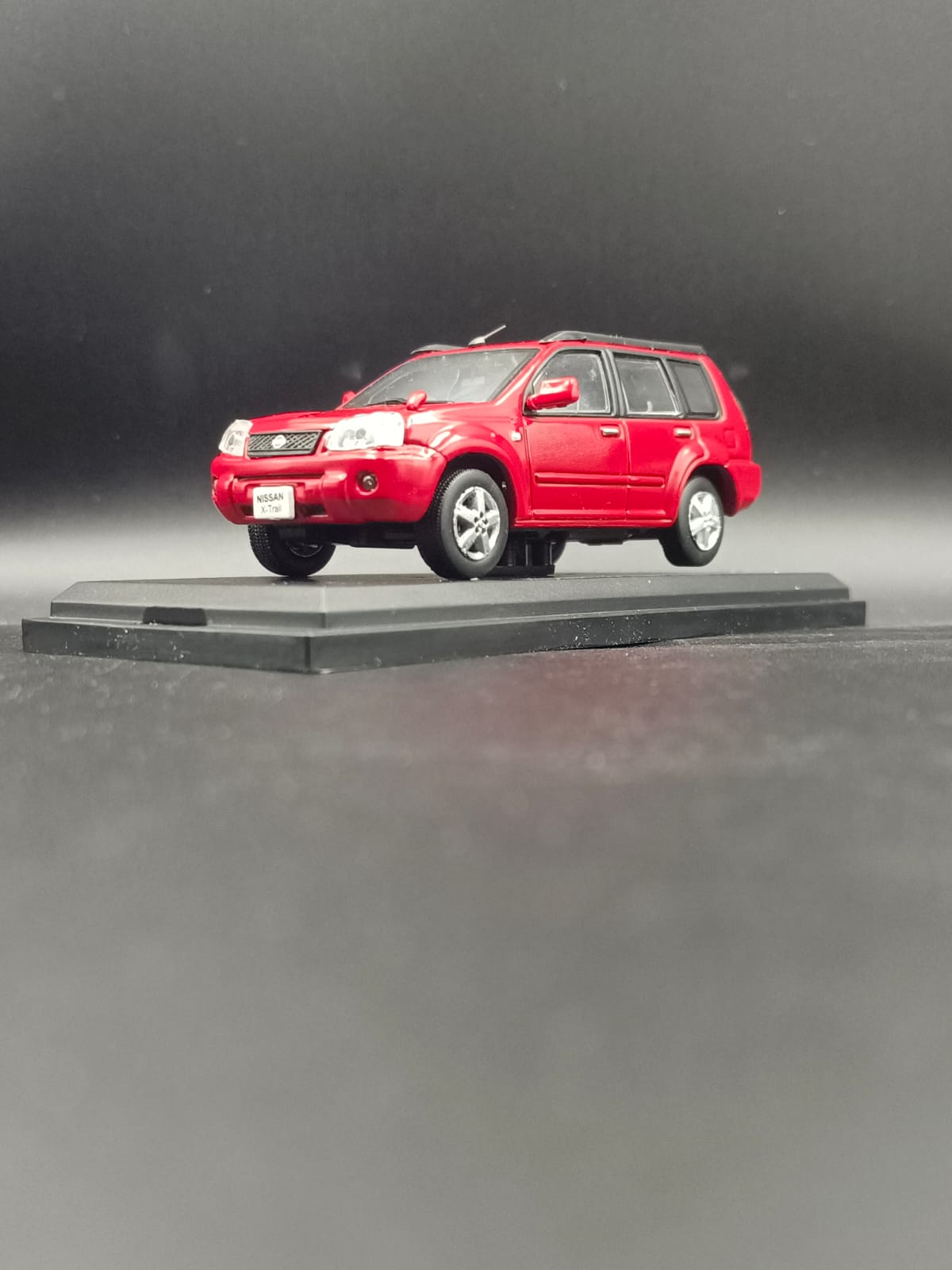 /43 Nissan X-Trail (T30) 2005 - Burning Red Diecast Collectible Model
