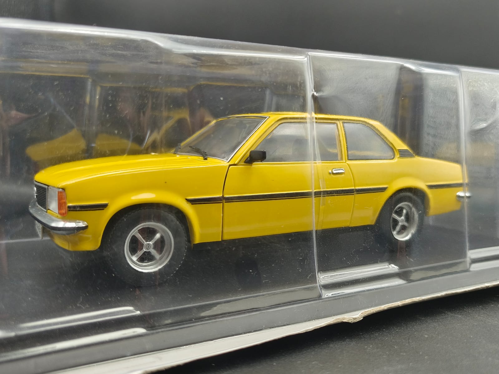 Opel Ascona 1.9 SR (1975) Diecast Model Car – Yellow (1:24 Scale)