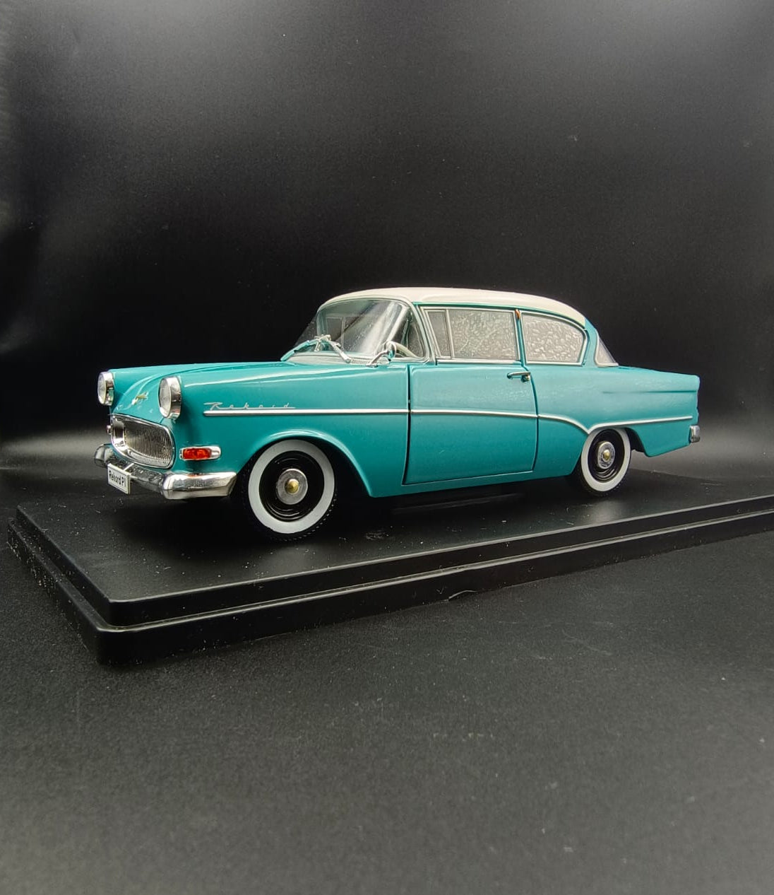 1/24 Scale 1957 Opel Olympia Rekord PI Die-Cast Model Car - Turquoise & White