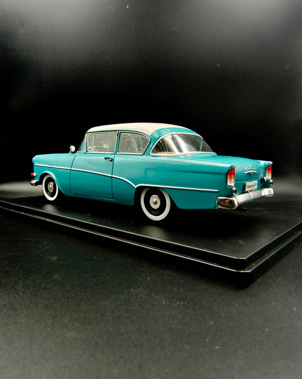 1/24 Scale 1957 Opel Olympia Rekord PI Die-Cast Model Car - Turquoise & White