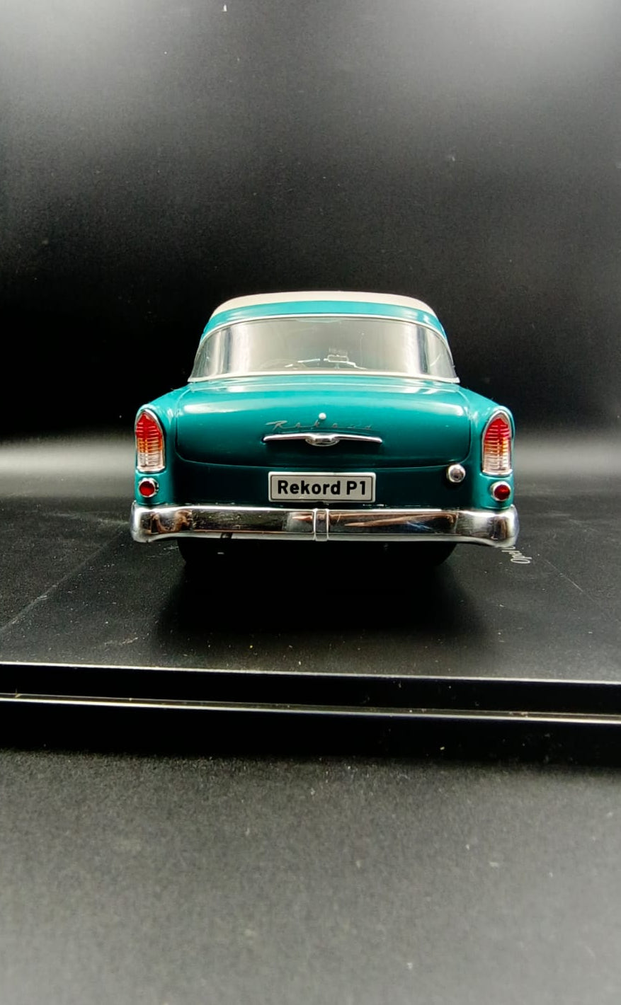 1/24 Scale 1957 Opel Olympia Rekord PI Die-Cast Model Car - Turquoise & White