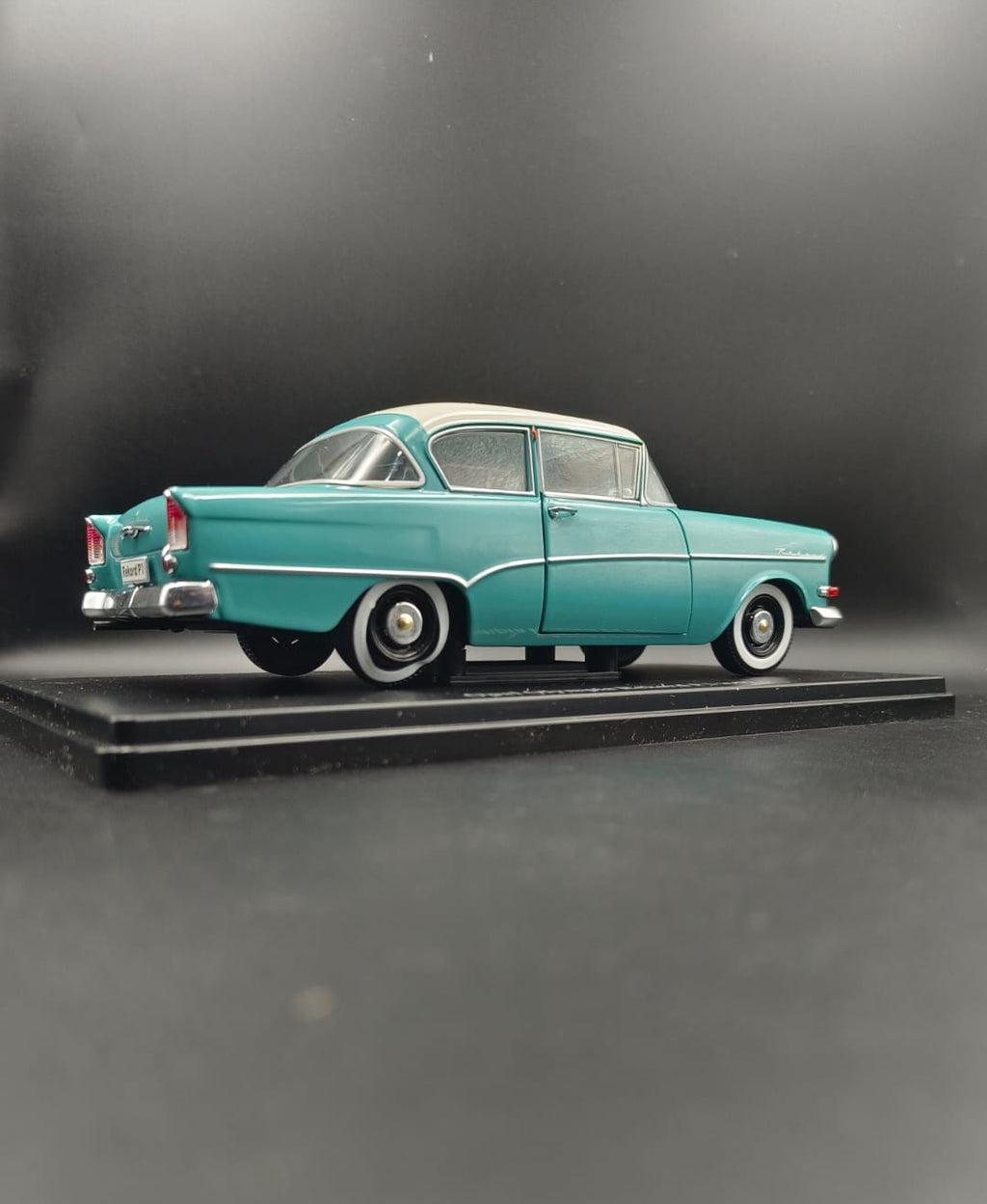 1/24 Scale 1957 Opel Olympia Rekord PI Die-Cast Model Car - Turquoise & White