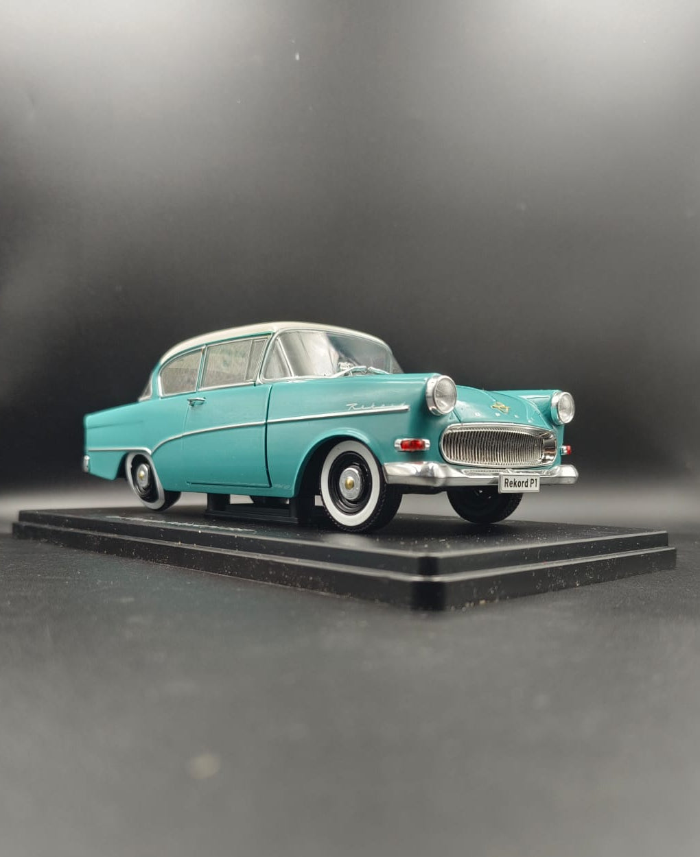 1/24 Scale 1957 Opel Olympia Rekord PI Die-Cast Model Car - Turquoise & White