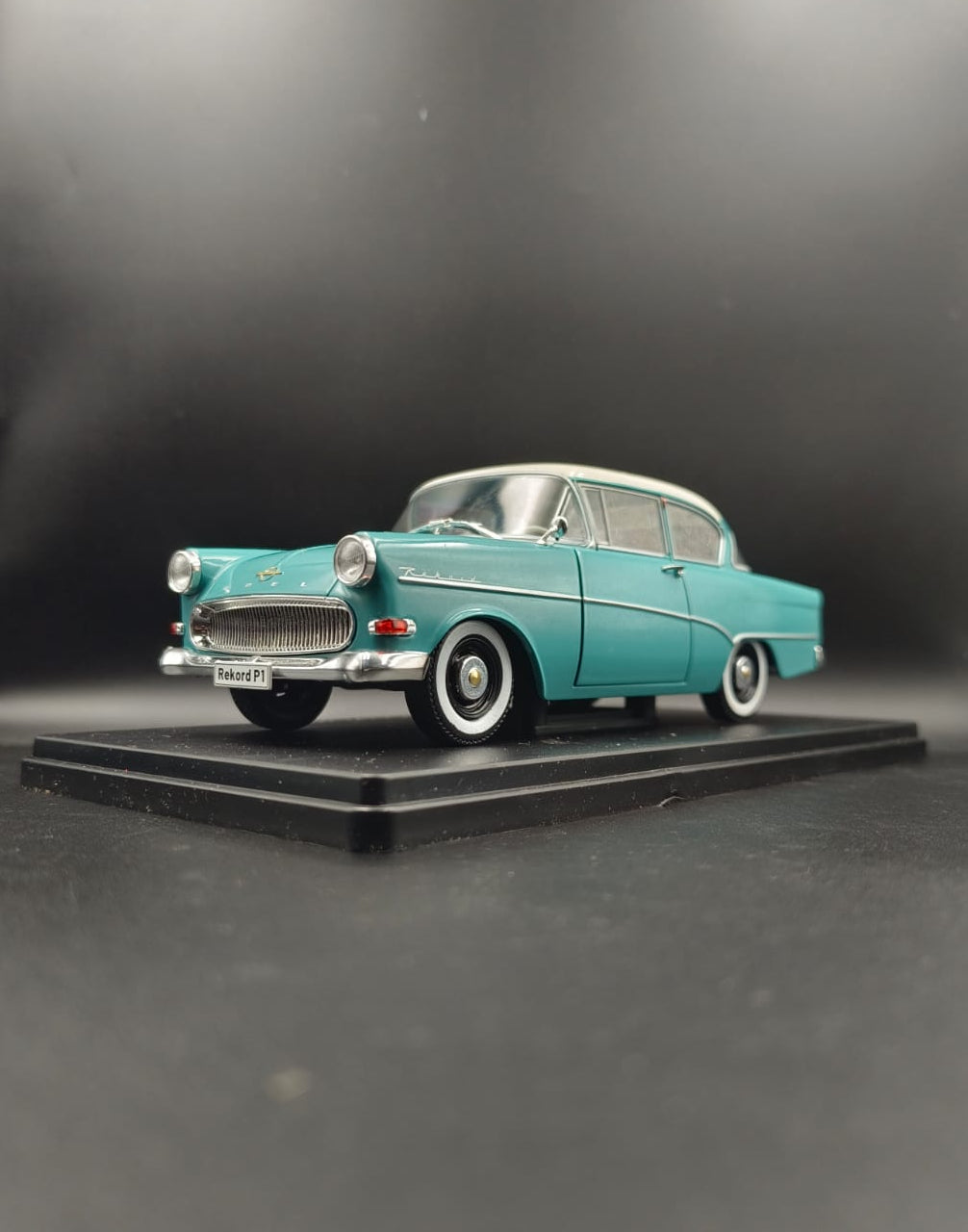 1/24 Scale 1957 Opel Olympia Rekord PI Die-Cast Model Car - Turquoise & White