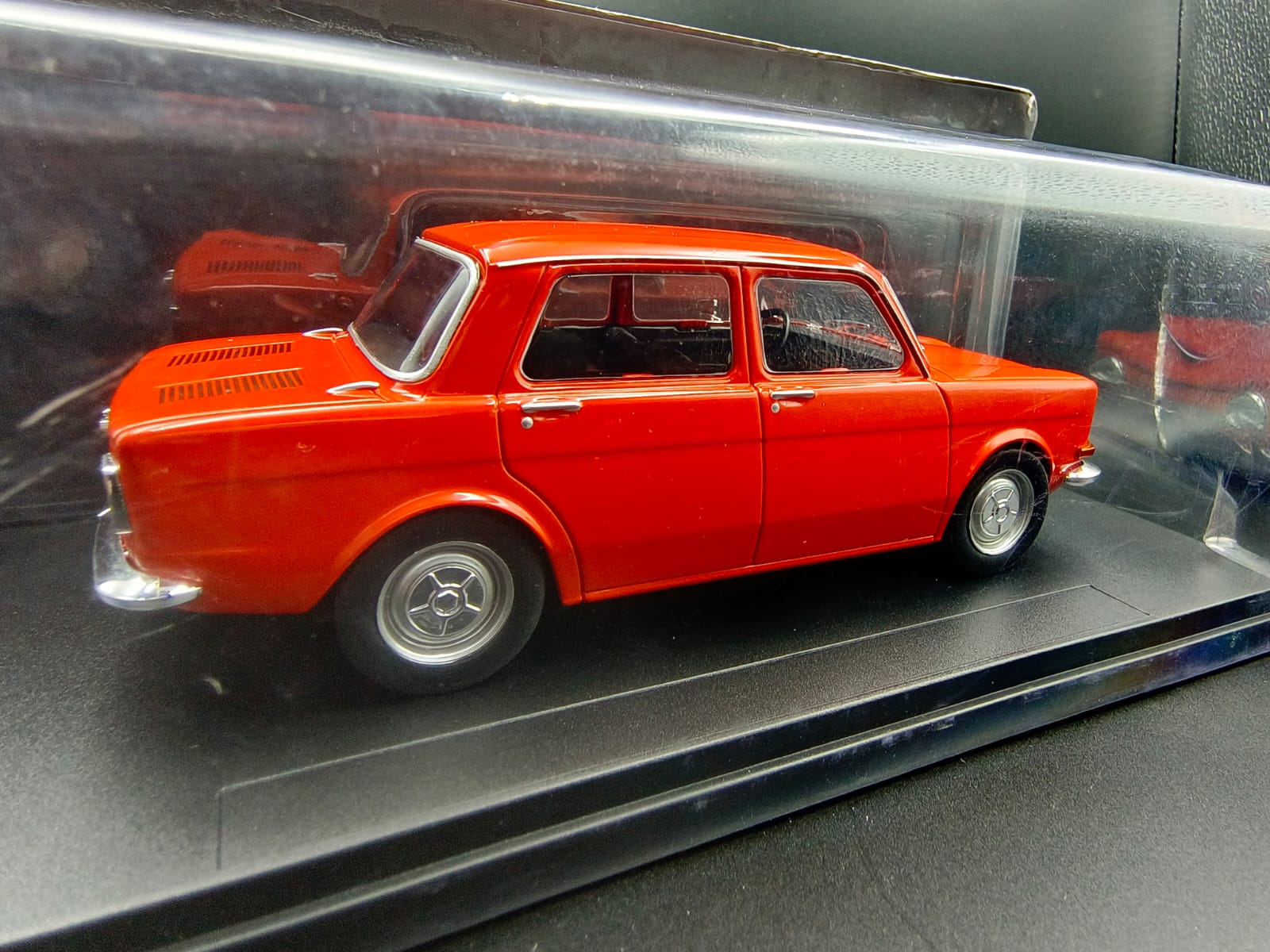 1976 Simca 1000 Red - 1:24 Scale Diecast Model Car