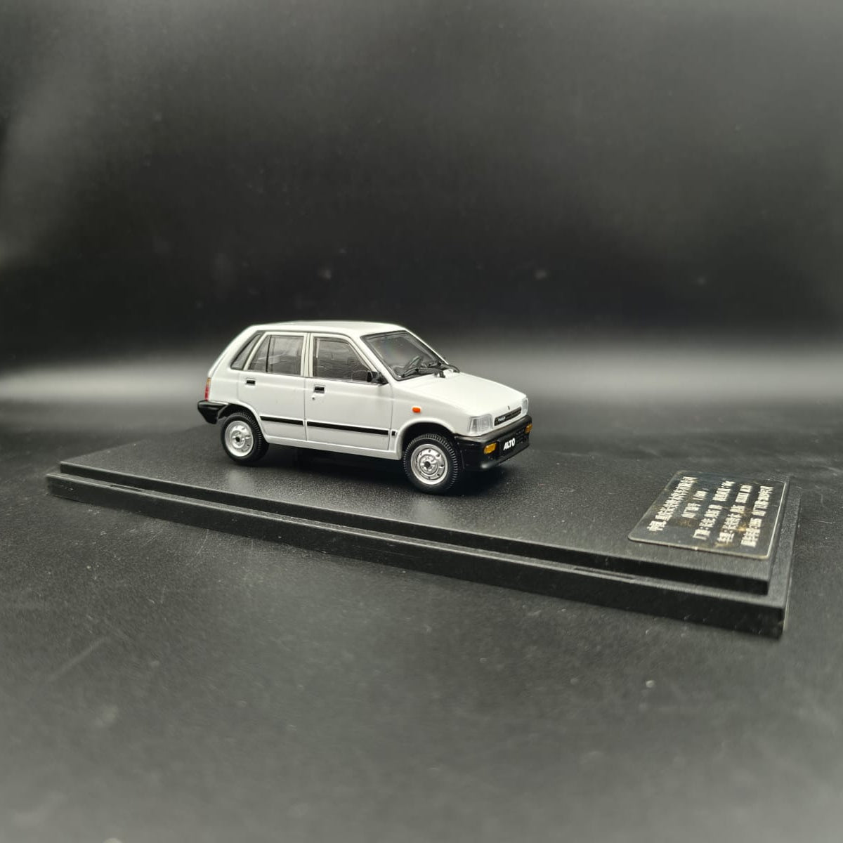 Sunyork MC 1:43 Suzuki Alto (Maruti 800) 1995 Classic Diecast Scale Model – White