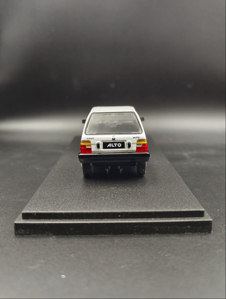 Sunyork MC 1:43 Suzuki Alto (Maruti 800) 1995 Classic Diecast Scale Model – White