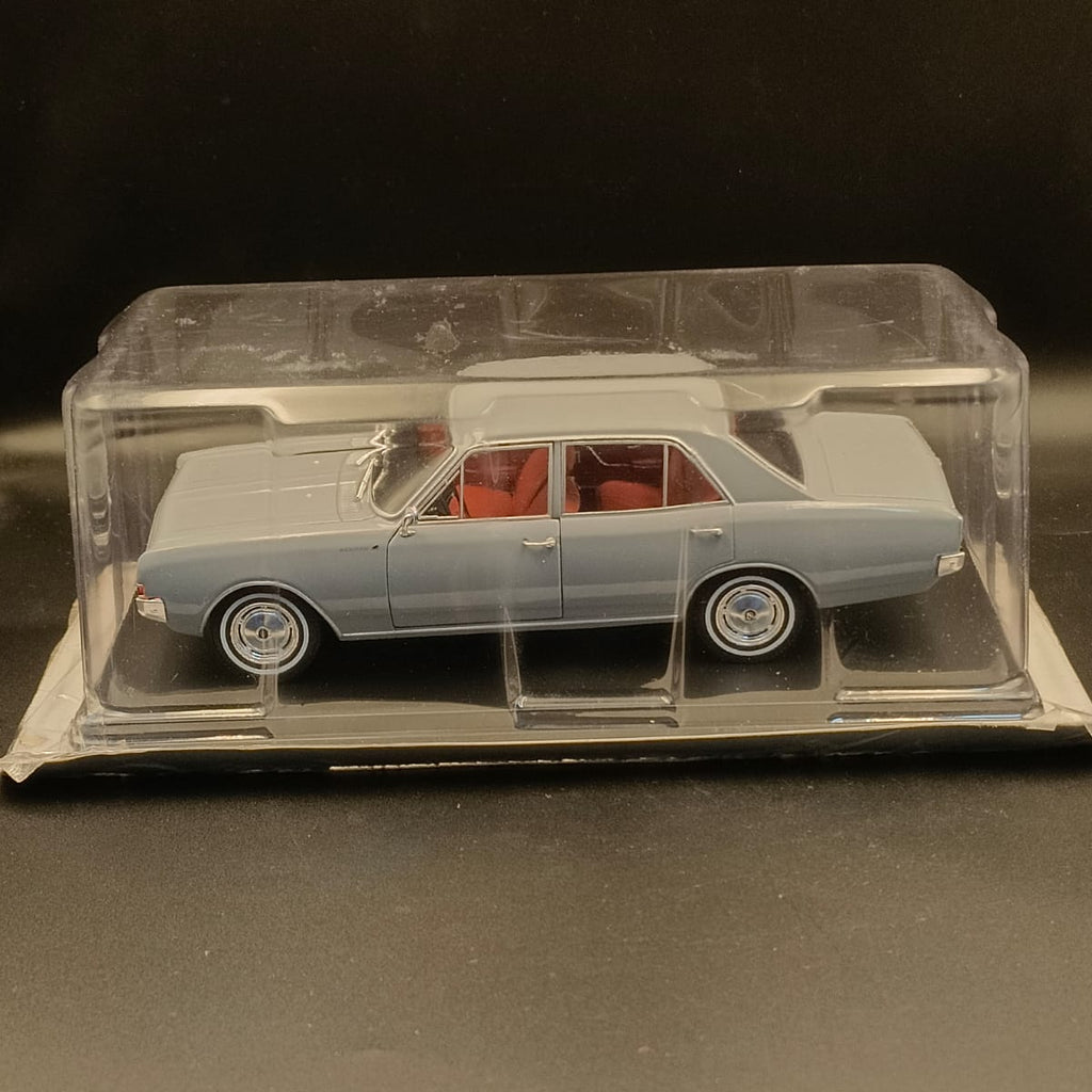 1:24 Opel Rekord 1900 L (1967) Grey – Hachette / IXO Diecast Scale Model