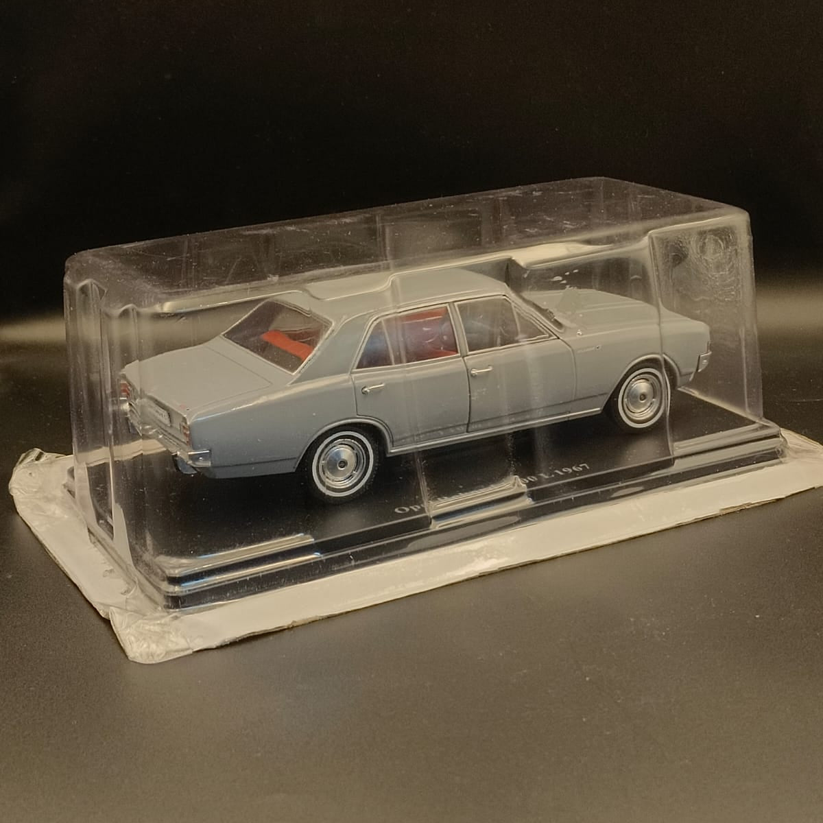 1:24 Opel Rekord 1900 L (1967) Grey – Hachette / IXO Diecast Scale Model