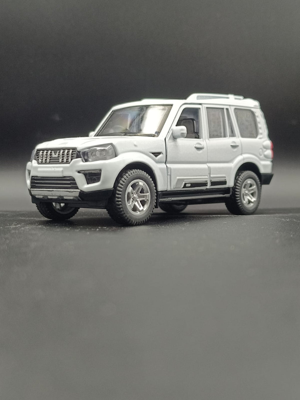 MCFIVE Mahindra Scorpio S11 Diecast Scale Model - White